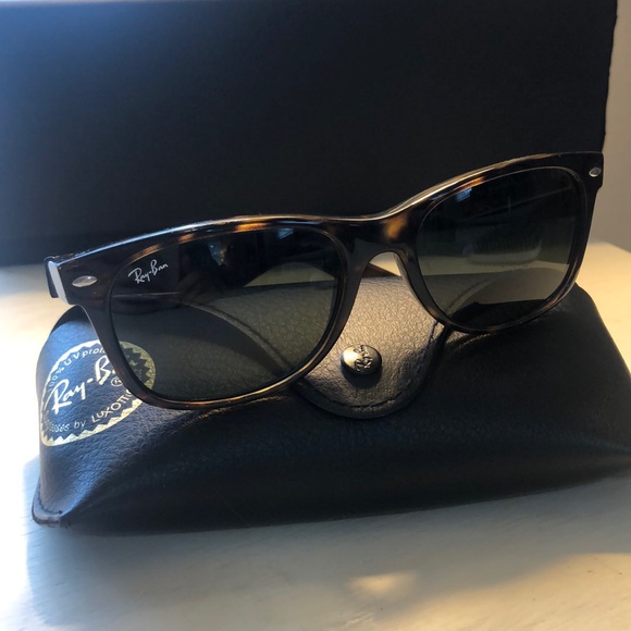 Ray Ban Tortoise Wayfarer sunglasses main image 4